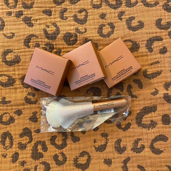 M•A•C SKINFINISH MATTE BRONZER collection set W/ BRUSH - Picture 15 of 16